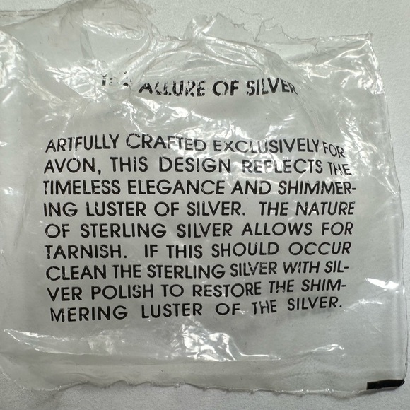 Avon Sterling Silver Ring with Red Stone - Picture 3 of 7